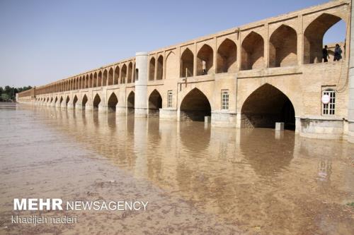 جریان ۷مترمکعب آب در زاینده رود اصفهان ضروریست