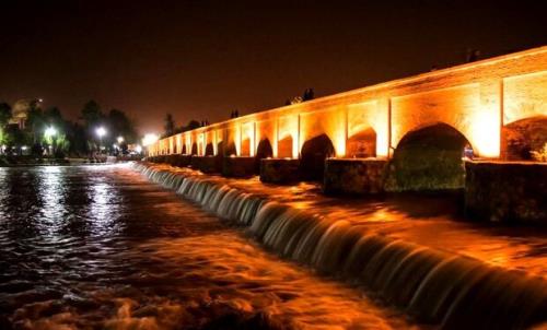پل تاریخی مارنان اصفهان به احترام زمین خاموش شد