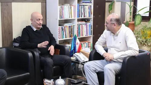 تجلیل از مسعود روشن پژوه مجری خاطره ساز تلویزیون با سابقه اجرای ۱۴هزار مسابقه