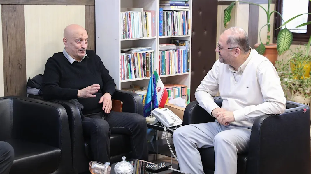 تجلیل از مسعود روشن پژوه مجری خاطره ساز تلویزیون با سابقه اجرای ۱۴هزار مسابقه